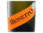 Nahaufnahme des Flaschenetiketts von alkoholfreiem Mionetto 0,0 % Schaumwein