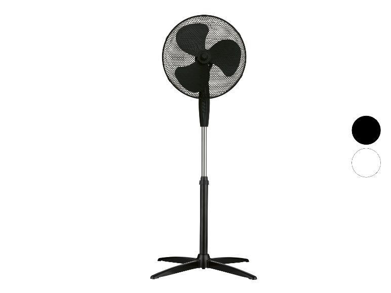 Schwarzer Standventilator: Effiziente Kühlung für Zuhause.