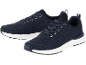 Zwei dunkelblaue Sportschuhe mit weißen Sohlen und weißen Schnürsenkeln.