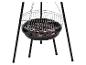 Schwarzer Holzkohlegrill mit Dreibein und Grillrost