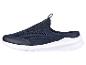 Dunkelblaue Slipper-Sneaker.