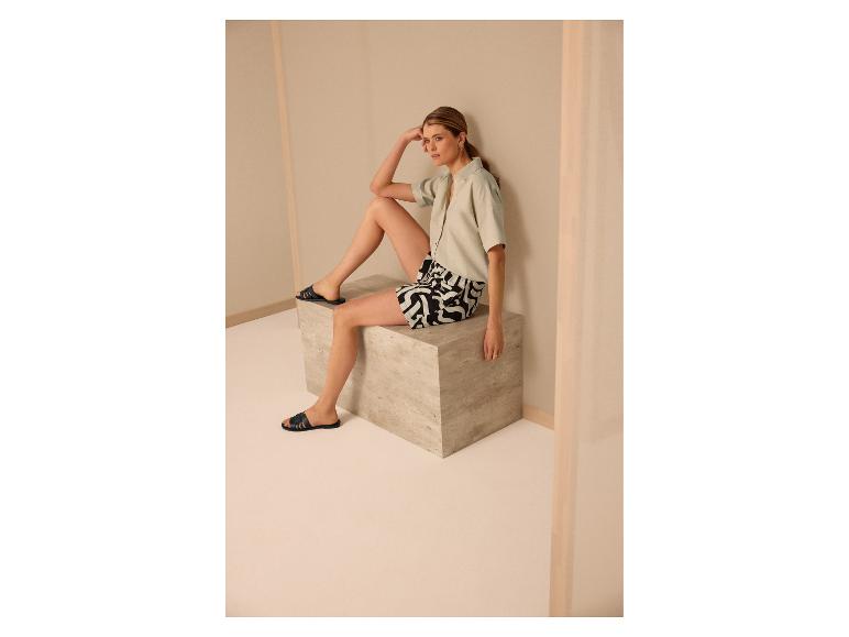 ESMARA® Damen Leinenbluse mit kurzen Ärmeln und gemusterte Shorts.