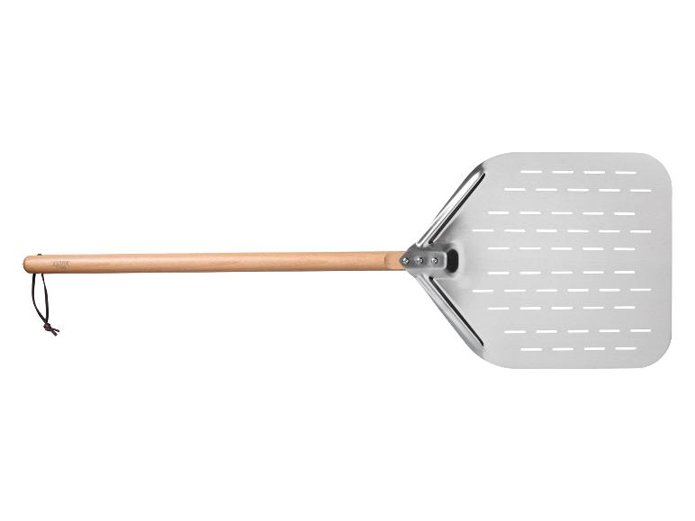 Perforierter Pizzaschieber mit Holzgriff und Kordel.