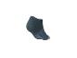 Dunkelblaue Socke mit hellblauen Streifen.