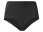 Schwarzer Slip mit Spitze.