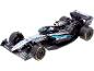 Spielzeugmodell eines schwarzen Formel-1-Rennwagens.