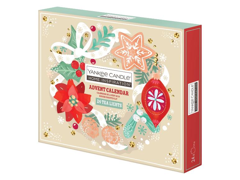 Adventskalender mit 24 Teelichtern, festliche Weihnachtsdekorationen.