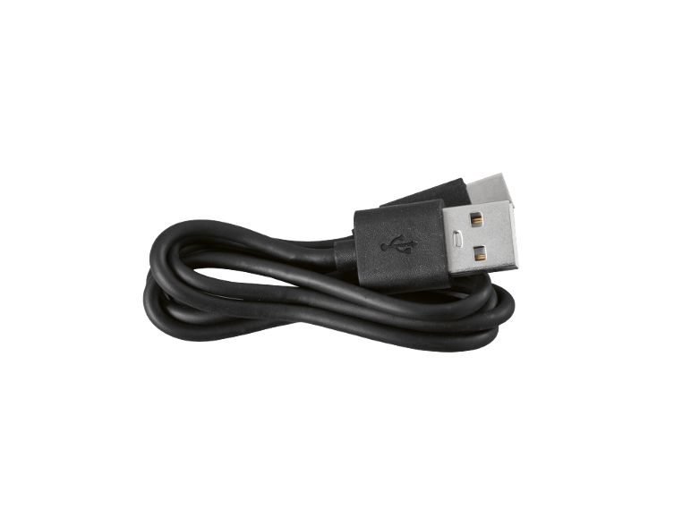 Aufgewickeltes schwarzes USB-Kabel auf weißem Hintergrund.