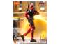 Deadpool-Actionfigur mit Finger auf den Lippen, vor einem orangefarbenen Leuchten im Hintergrund.