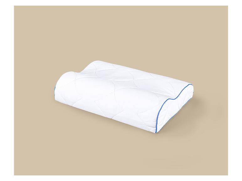 Weißes ergonomisch geformtes Kissen mit blauer Paspelierung