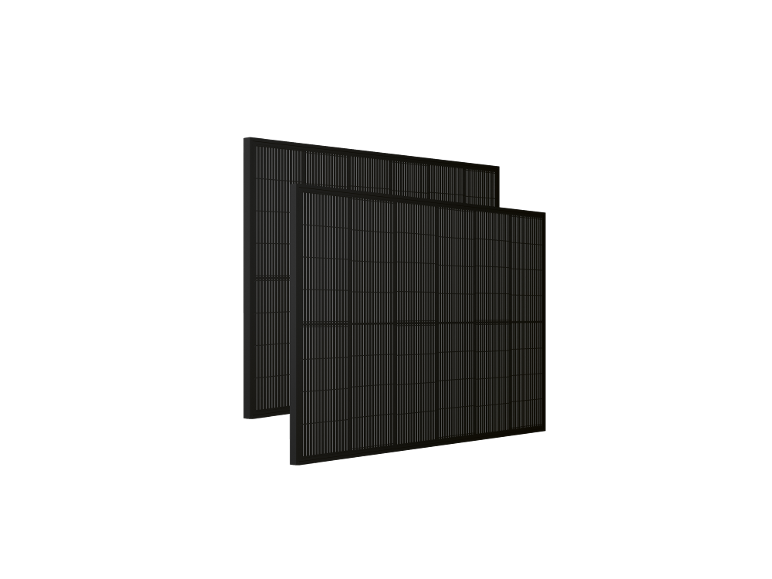 Zwei dunkle Solarmodule mit Gittermuster, eines leicht hinter dem anderen.