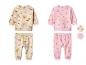 Zwei Baby-Outfits, eines beige mit Dschungeltier-Muster und eines rosa mit bunten Punkten.