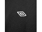 Schwarzer Stoff mit einem weißen rautenförmigen Logo.