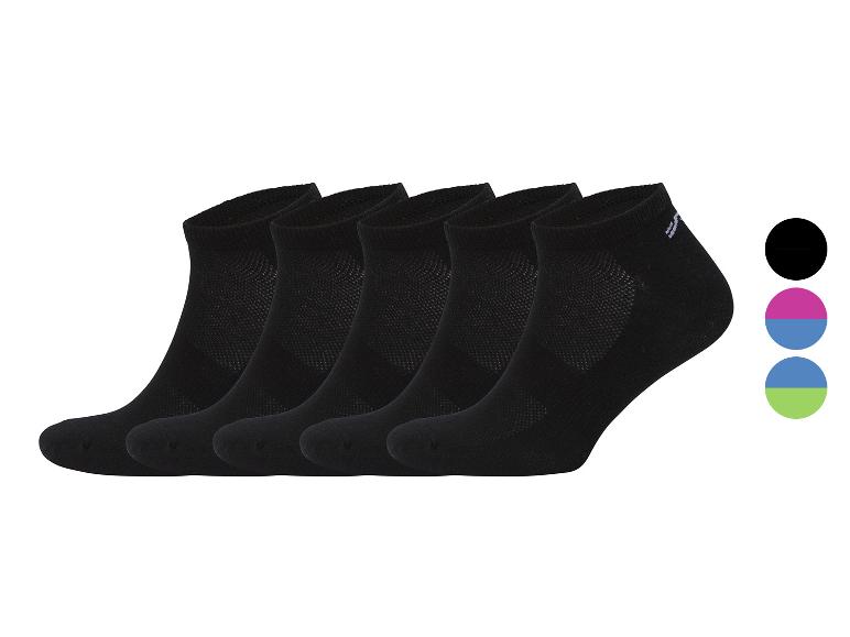 Set aus 5 Paar schwarzen Sportsocken, mit Farbakzenten an der Ferse.