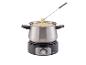 Edelstahl-Fondue-Set mit elektrischem Sockel und Gabel mit eingetauchtem Brot.