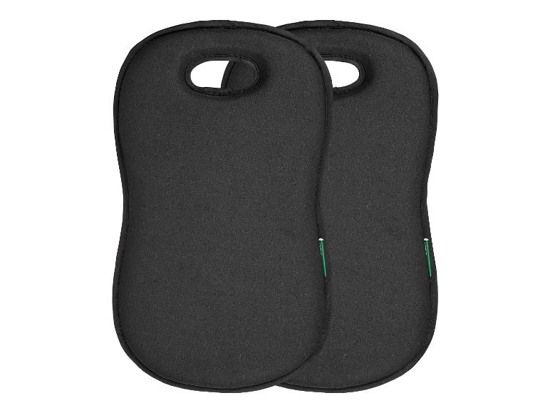 Zwei schwarze Neopren-Flaschenhüllen mit Griffen.
