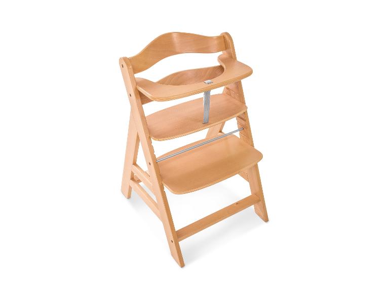 Holzhochstuhl in Naturfarbe mit verstellbaren Sitzen.