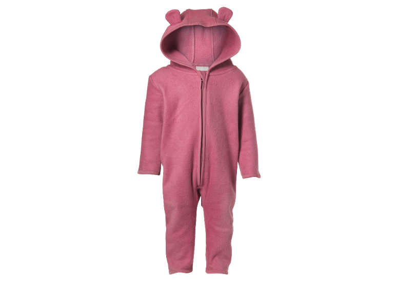 Rosa Fleece-Baby-Strampler mit Kapuze und Bärenohren.
