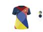 Buntes Sporttrikot mit geometrischem Muster und Sponsorenlogos.