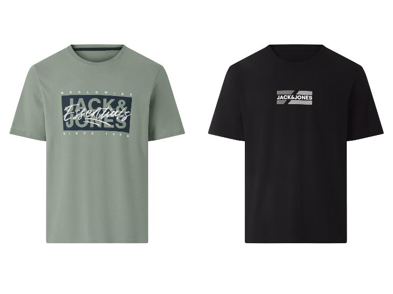 Zwei kurzärmelige T-Shirts: ein grünes mit der Aufschrift „WORLDWIDE JACK & JONES Essentials SINCE 1990“ und ein schwarzes mit der Aufschrift „JACK & JONES“.