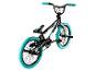 Schwarzes BMX-Fahrrad mit türkisen Reifen und Griffen.