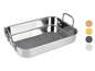 Eine rechteckige Backform aus Edelstahl mit Griffen.