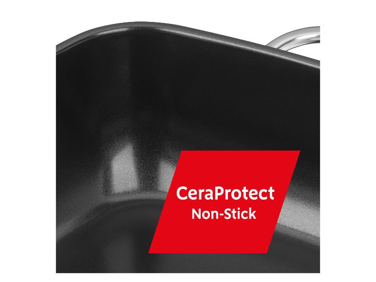Schwarze Antihaftpfanne mit dem Text „CeraProtect Non-Stick“ auf rotem Hintergrund.