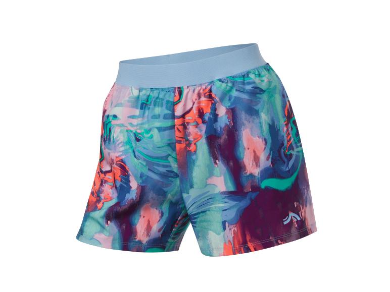 Sportshorts mit Blumenmuster, leuchtende Farben.