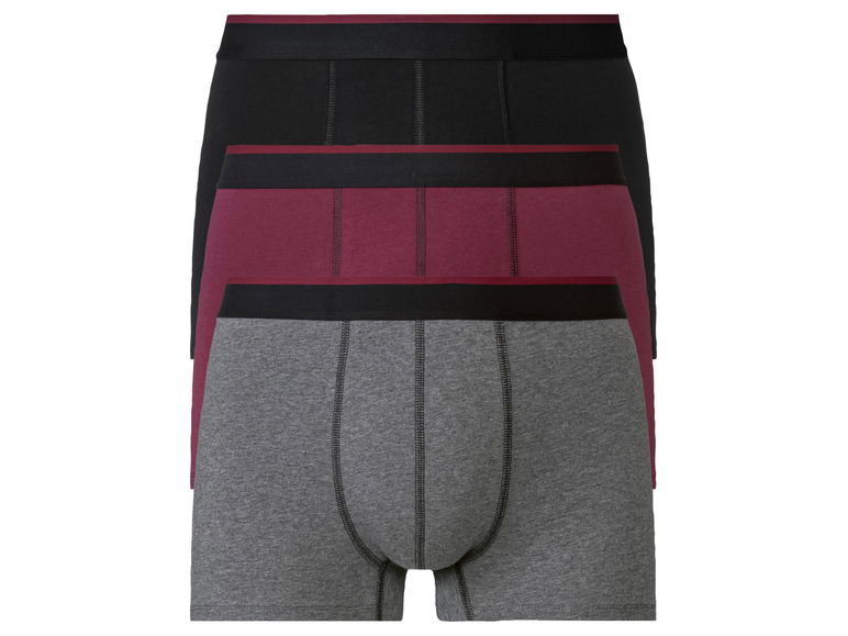 Drei Boxershorts in Schwarz, Grau und Bordeaux.