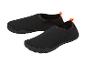 Schwarze Wasserschuhe mit orangefarbenen Akzenten