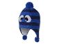 Blau gestreifte Kinder-Wintermütze mit Bommel und Cartoon-Gesicht.