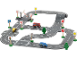Holzstraßen-Spielset mit Spielzeugautos, Verkehrsschildern und Bahnübergang.