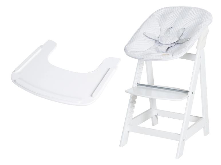 Weißer Hochstuhl mit verstellbarem Sitz und Fußstütze sowie abnehmbarem Tablett.