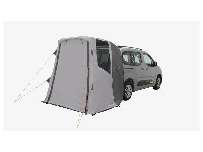 Ein graues Easy Camp Zelt, das an einem Auto befestigt ist