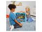 Zwei Kinder spielen mit dem Hot Wheels-Sammelkoffer von KLEIN.