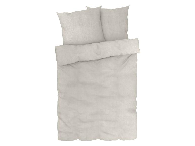 Beige Bettwäsche: Laken, Kissenbezüge und Bettdeckenbezug.