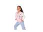 Mädchen in rosa-weißer Baseballjacke mit Minnie-Maus-Motiv und Jeans.