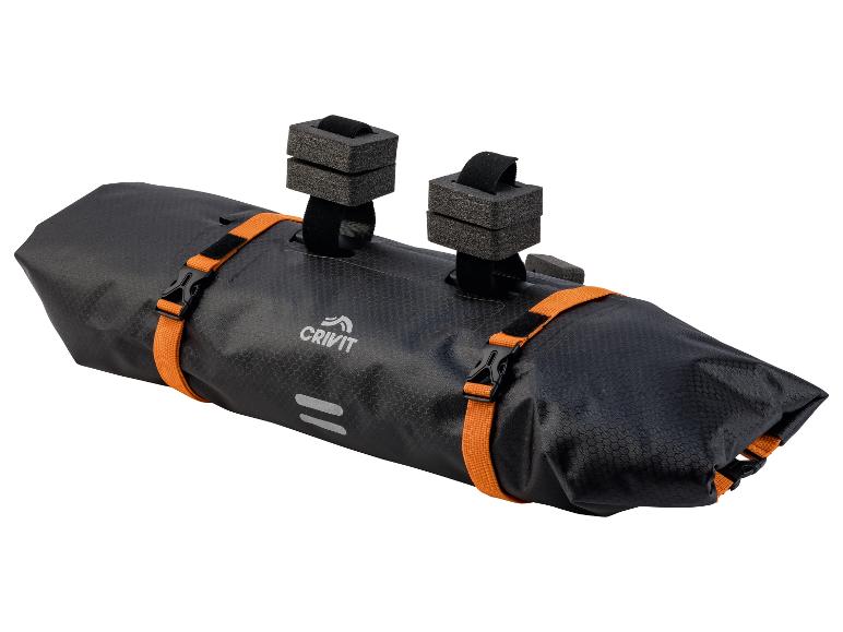 Schwarze und orange Crivit Fahrradtasche.