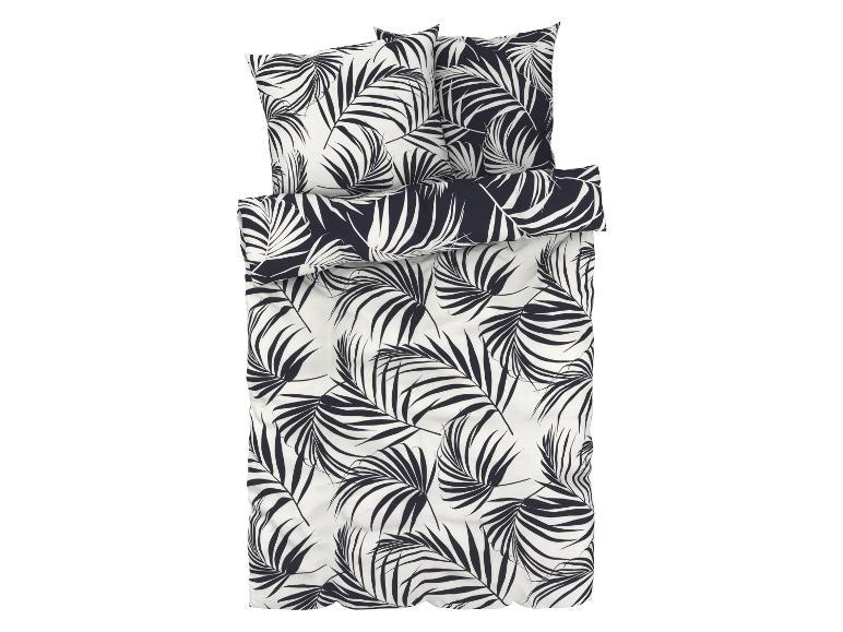 Ein weißer Bettbezug mit schwarzen Palmblättern