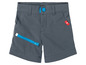 Graue Shorts mit blauen Akzenten und einem kleinen roten Etikett.