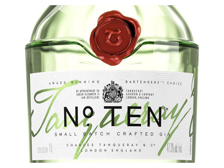 Tanqueray No. Ten Gin: Flasche mit handwerklich hergestelltem Gin in kleiner Charge.