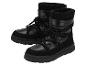 Schwarze Winterstiefel mit Schnürsenkeln und Strickkragen.
