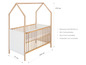 Ein Holzbabybett mit Hausdach.