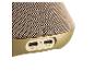 Unterseite eines goldfarbenen Lautsprechers mit Mesh-Gitter und USB-C-Eingangs- und Ausgangsanschlüssen.