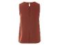 Terracottafarbene ärmellose Bluse, offener Rücken.