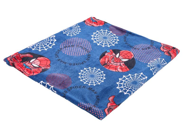 Blaues Handtuch mit Superheldenmotiv, Spinnen und dem Schriftzug „SPIDER-MAN“.
