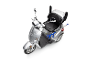 Silberner Dreirad-Scooter mit Sitz und Stock.