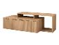 Helles Holz-TV-Möbel mit zwei geriffelten Schranktüren und offenem Regaldesign.