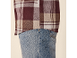 Kariertes Herrenhemd und Jeans