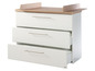 Weiße Kommode mit drei Schubladen und Wickelauflage.